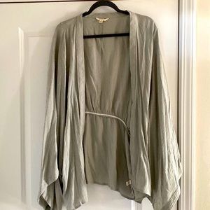 Flowy cardigan with embroidered detail